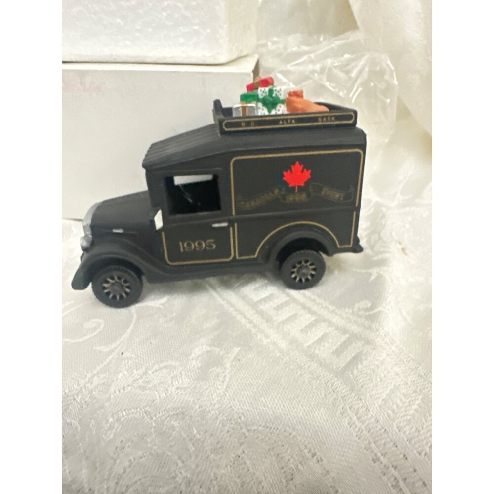 Dept 56 Village Express Van Handpainted Porcelain Accessory 1995‎ Millard Canada